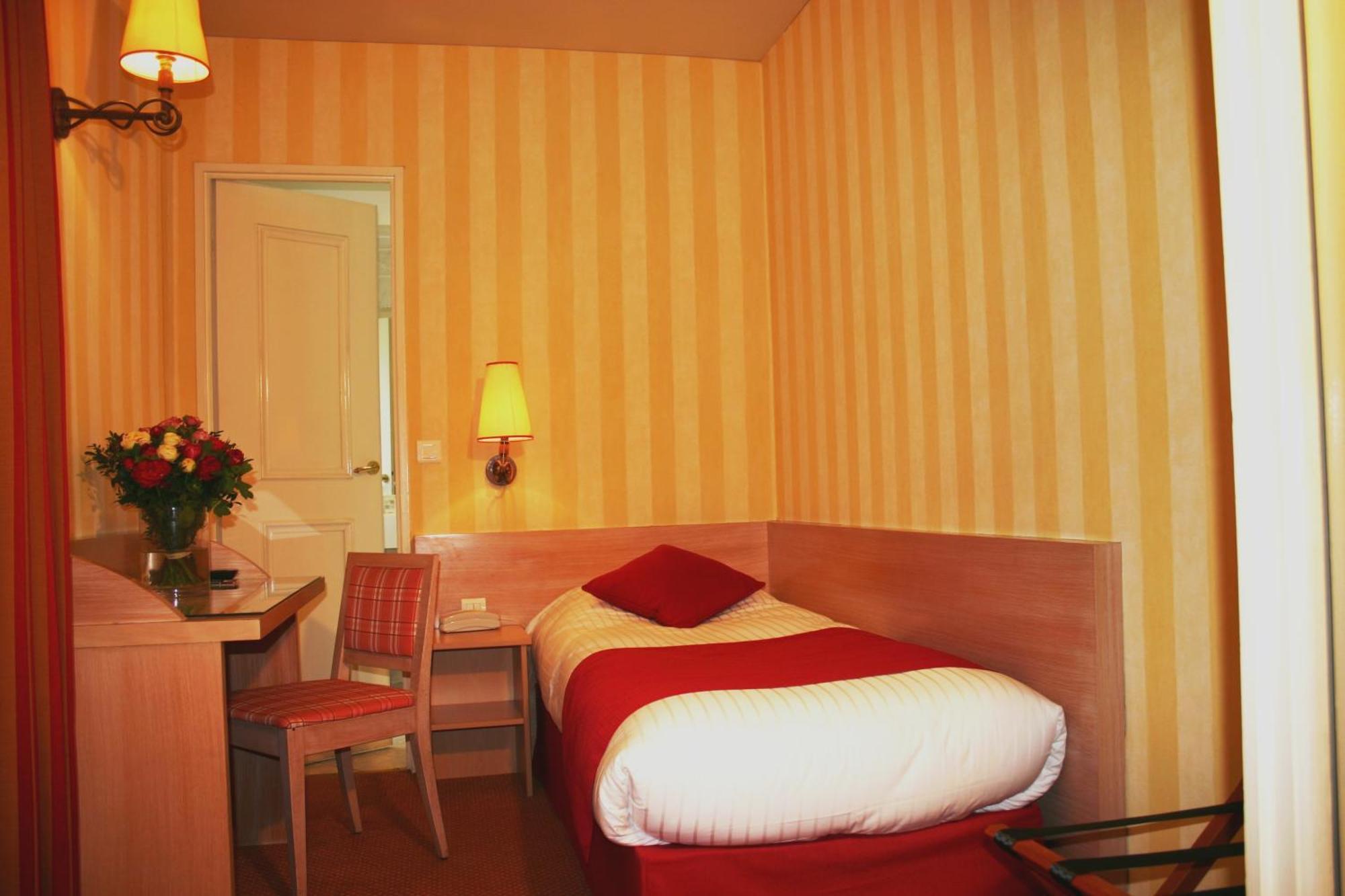 Hotel Delambre Paris Luaran gambar